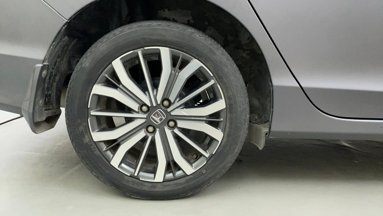 Used 2020 Honda City VX CVT Petrol Petrol Automatic tyres RIGHT REAR TYRE RIM VIEW