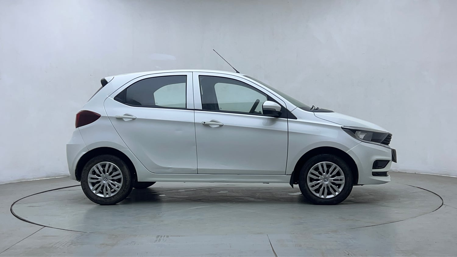Used 2021 Tata Tiago XT Petrol Manual exterior RIGHT SIDE VIEW