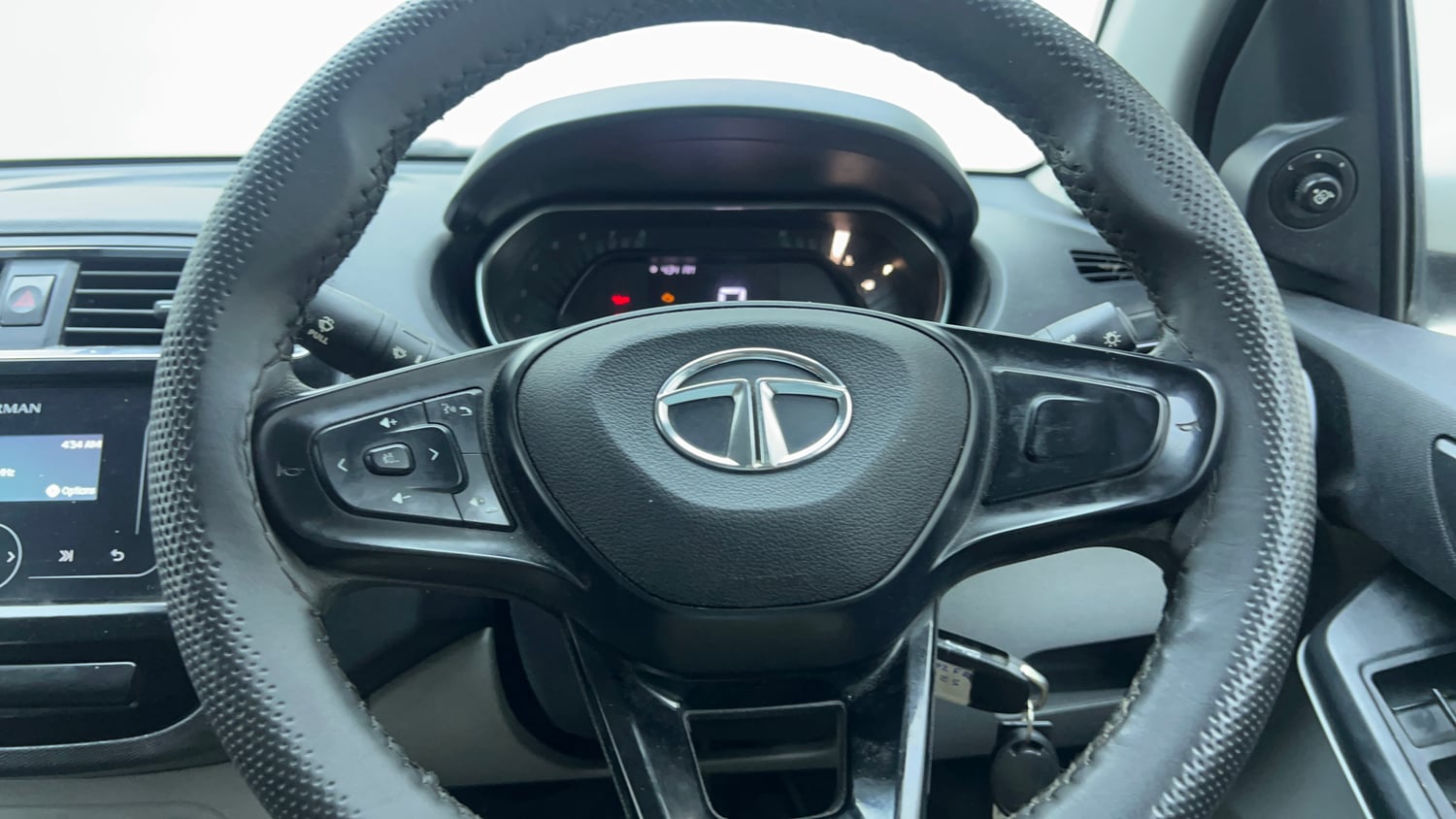 Used 2021 Tata Tiago XT Petrol Manual top_features Steering mounted controls