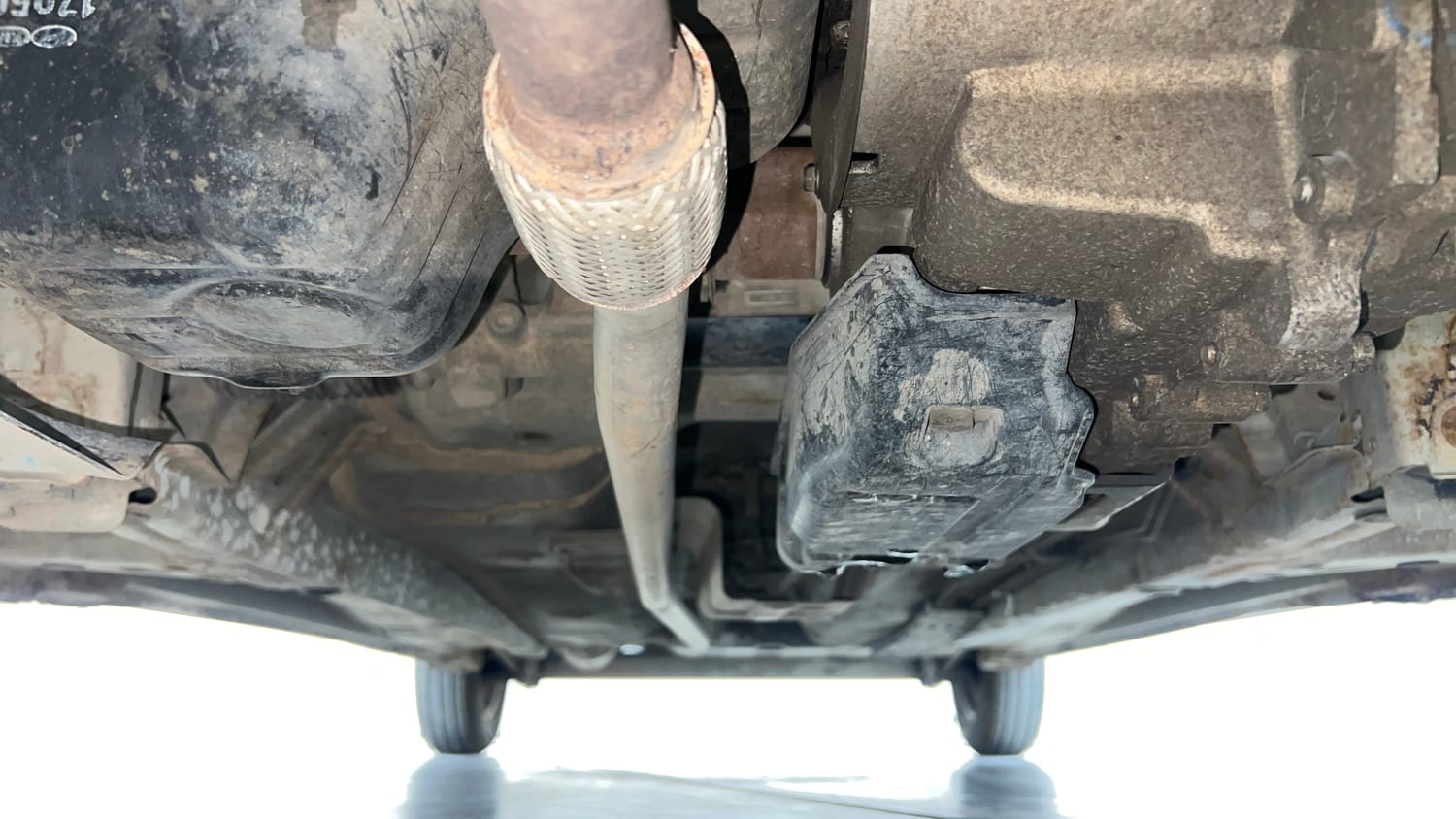 Used 2017 Hyundai Eon Sportz Petrol Manual extra FRONT LEFT UNDERBODY VIEW