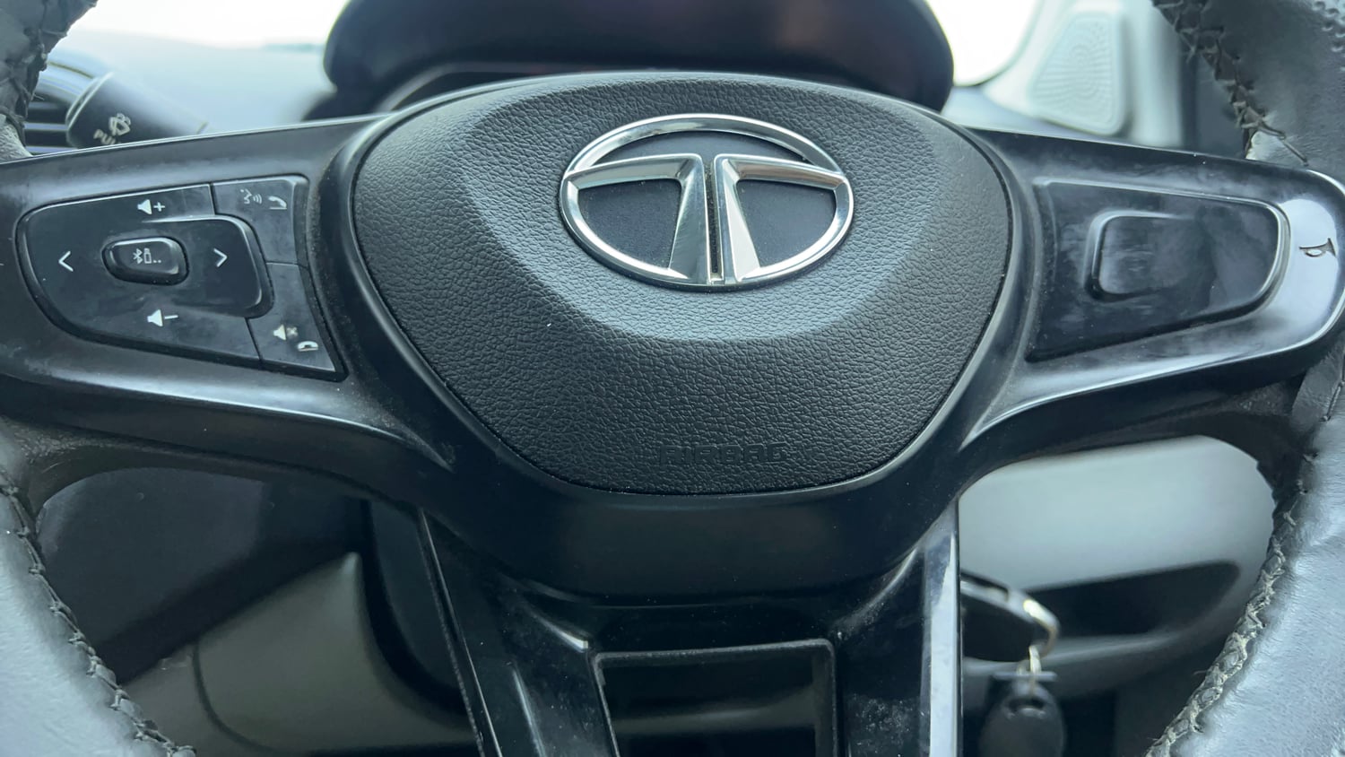 Used 2021 Tata Tiago XT Petrol Manual top_features Airbags