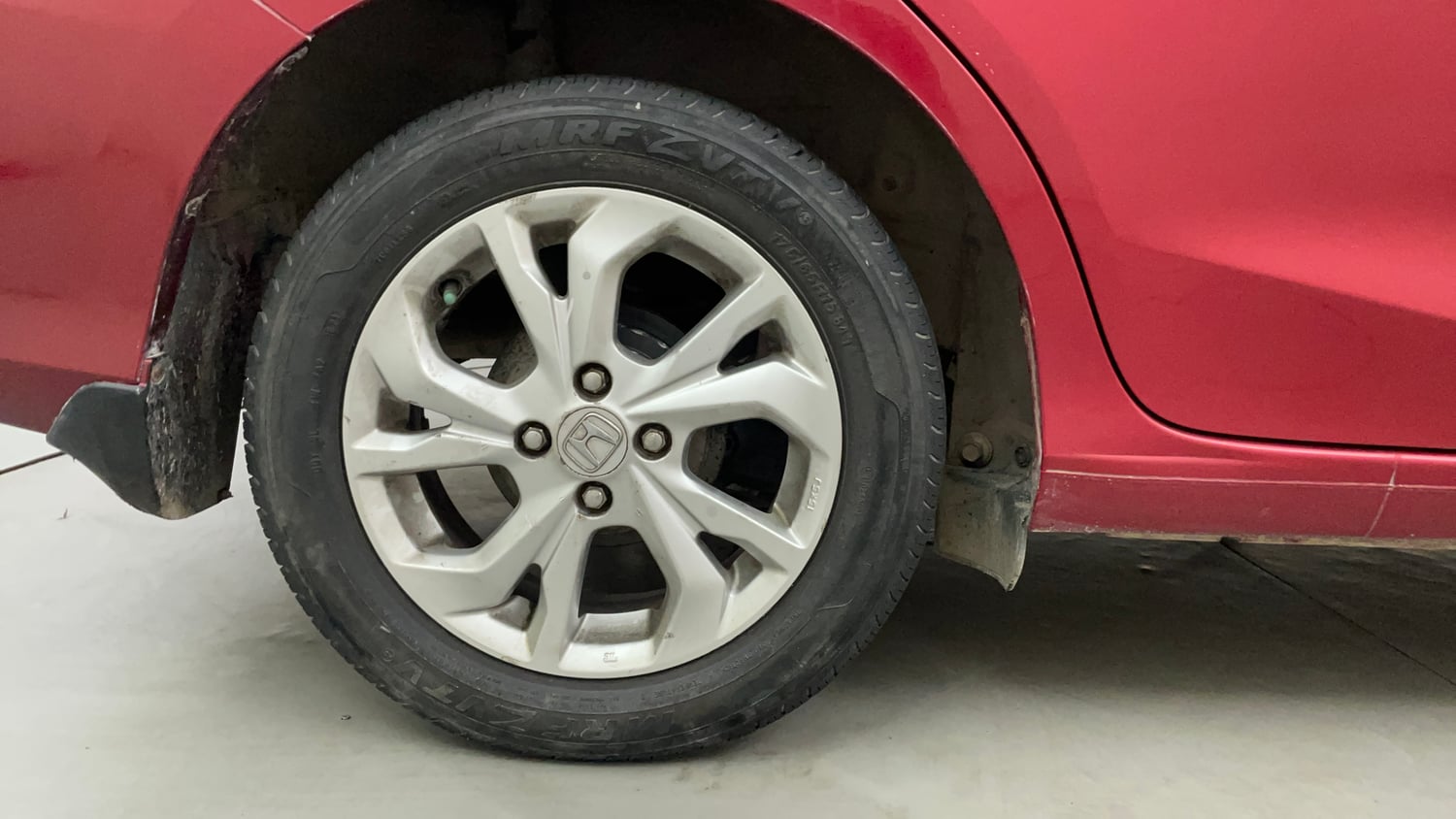 Used 2021 Honda Amaze 1.2 VX CVT Petrol Petrol Automatic tyres RIGHT REAR TYRE RIM VIEW