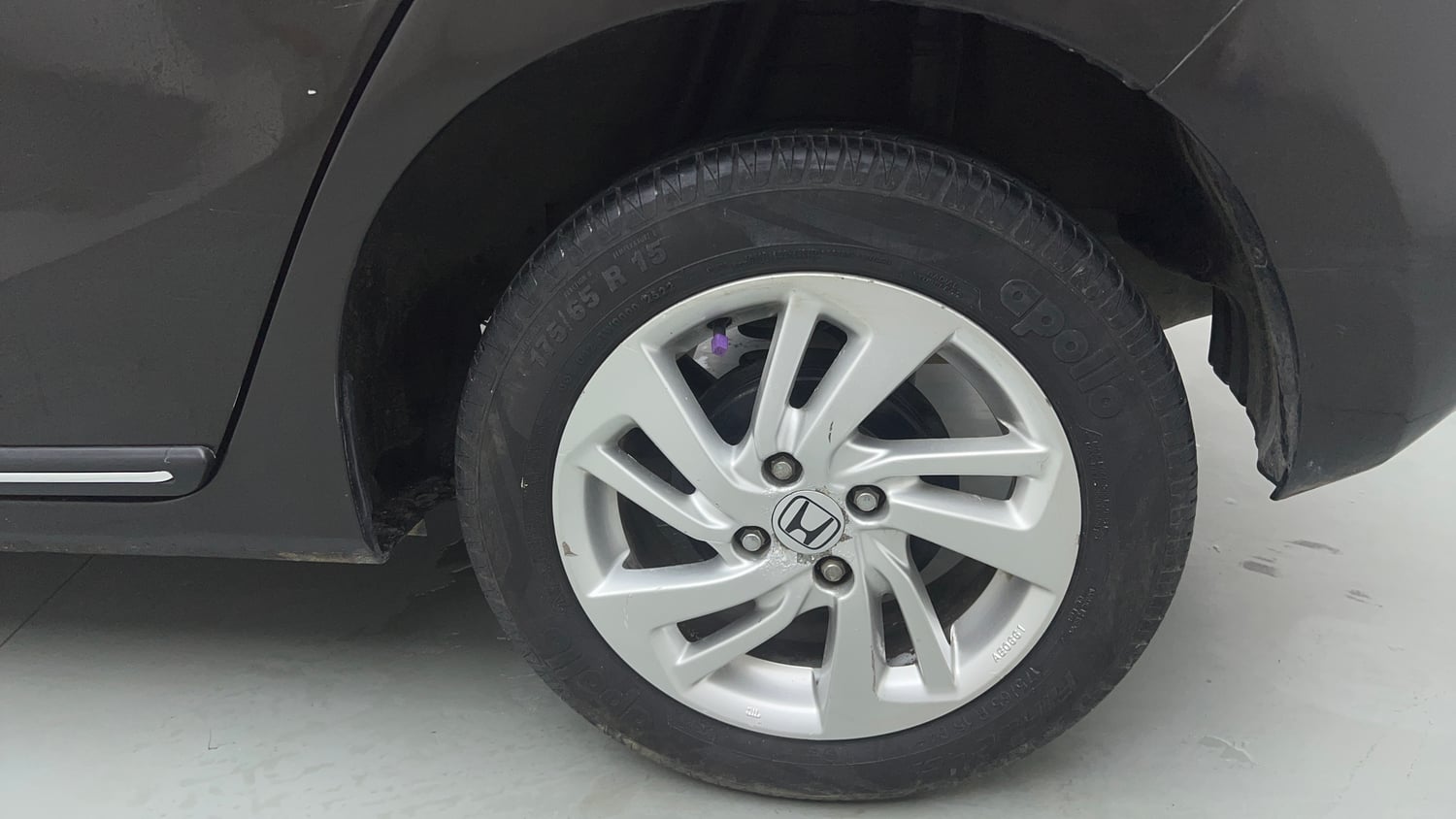 Used 2015 Honda Jazz V AT Petrol Petrol Automatic tyres LEFT REAR TYRE RIM VIEW
