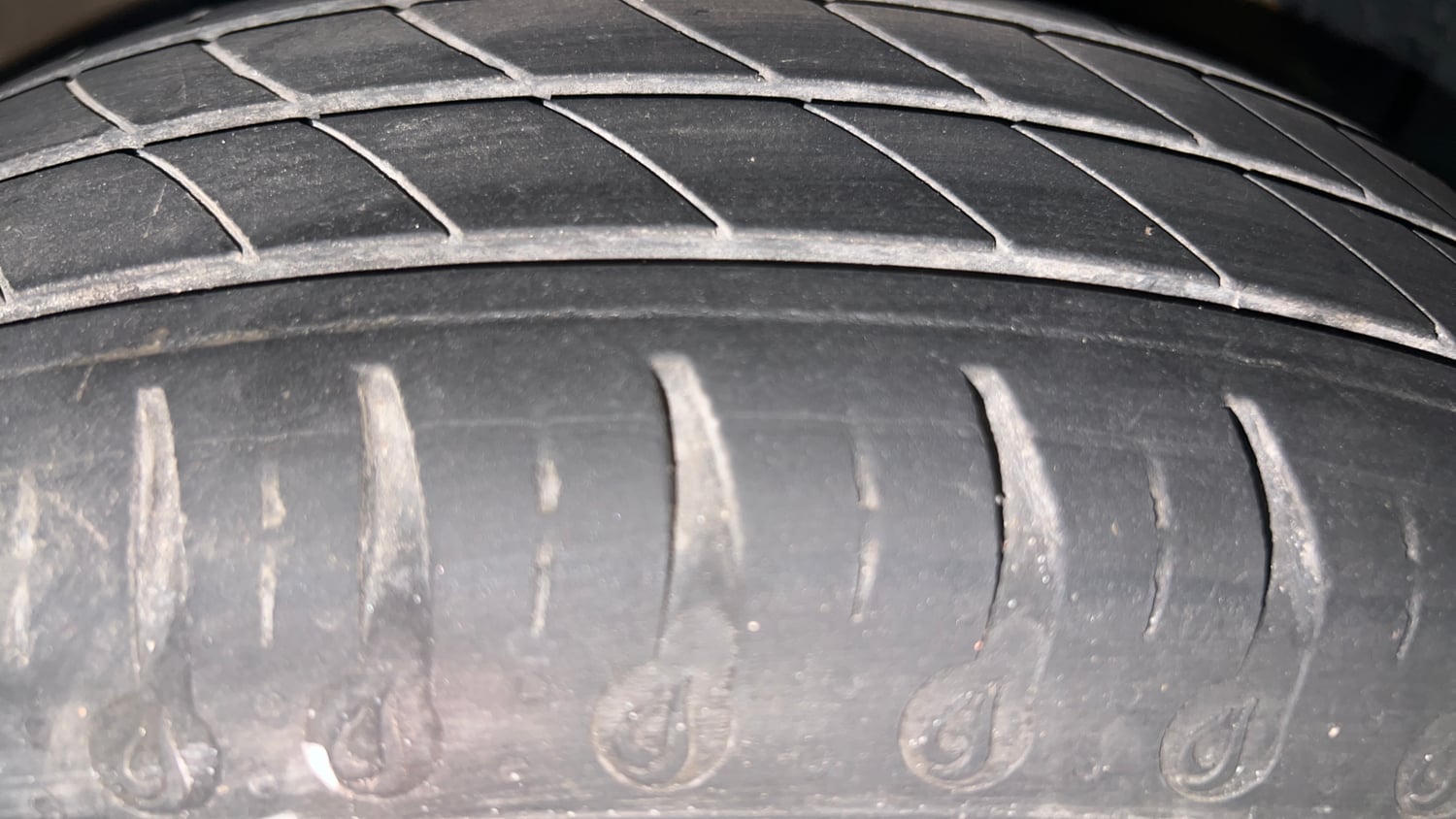 Used 2021 Hyundai Grand i10 Nios Sportz 1.2 Kappa VTVT Petrol Manual tyres RIGHT FRONT TYRE TREAD VIEW