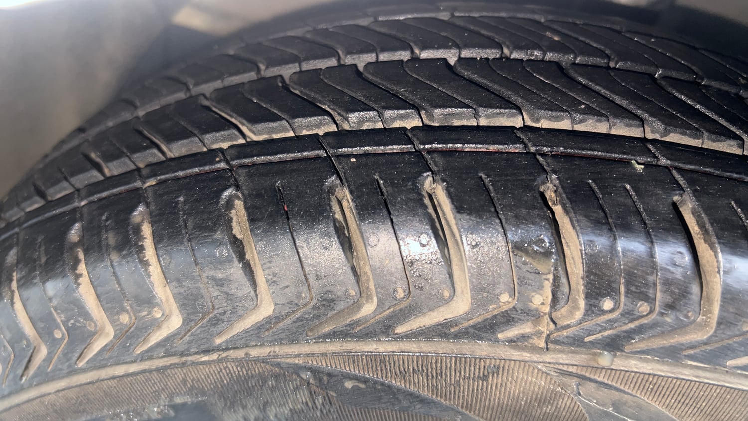 Used 2015 Hyundai Grand i10 Sportz 1.2 Kappa VTVT Petrol Manual tyres LEFT FRONT TYRE TREAD VIEW
