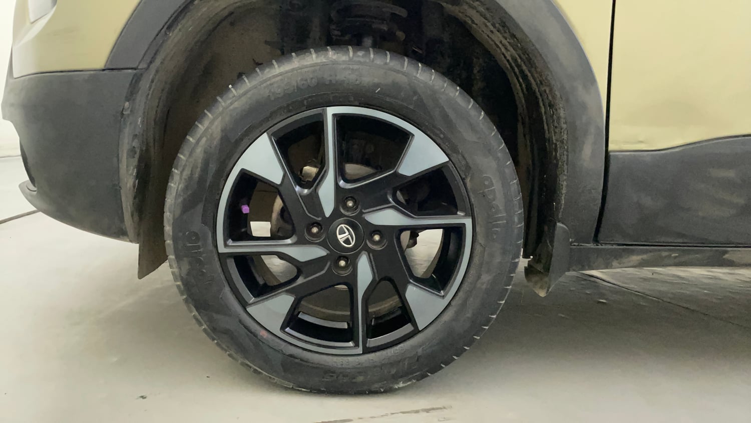 Used 2022 Tata Punch Kaziranga Creative AMT Petrol Automatic tyres LEFT FRONT TYRE RIM VIEW