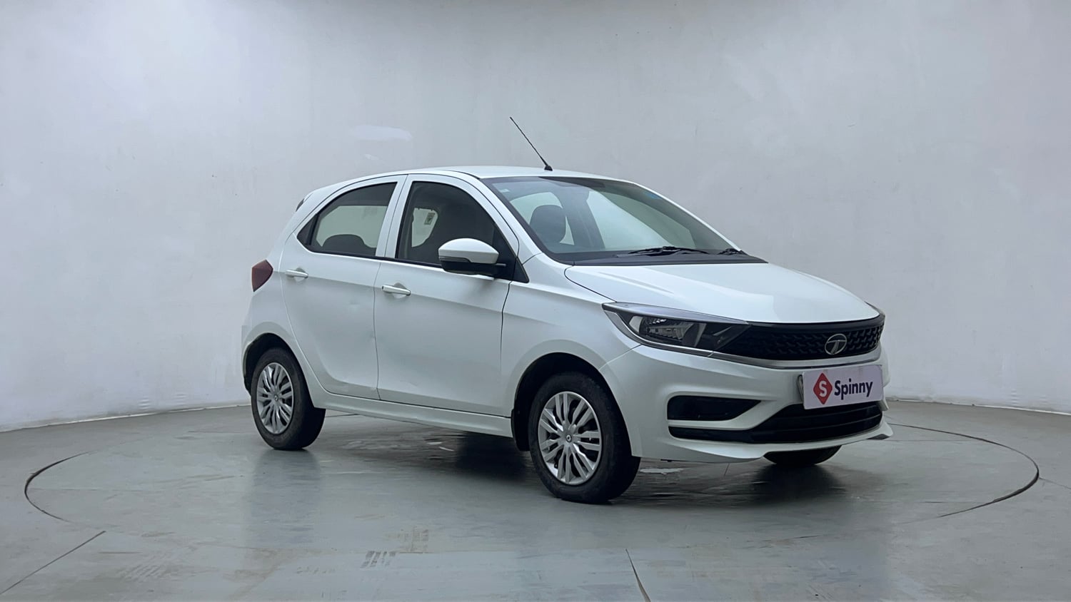 Used 2021 Tata Tiago XT Petrol Manual exterior RIGHT FRONT CORNER VIEW