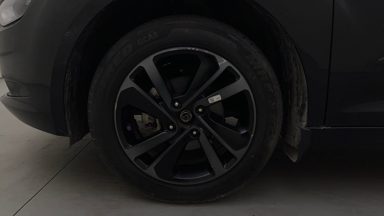 Used 2023 Tata Altroz XZA Plus Petrol Dark Edtion Petrol Automatic tyres LEFT FRONT TYRE RIM VIEW