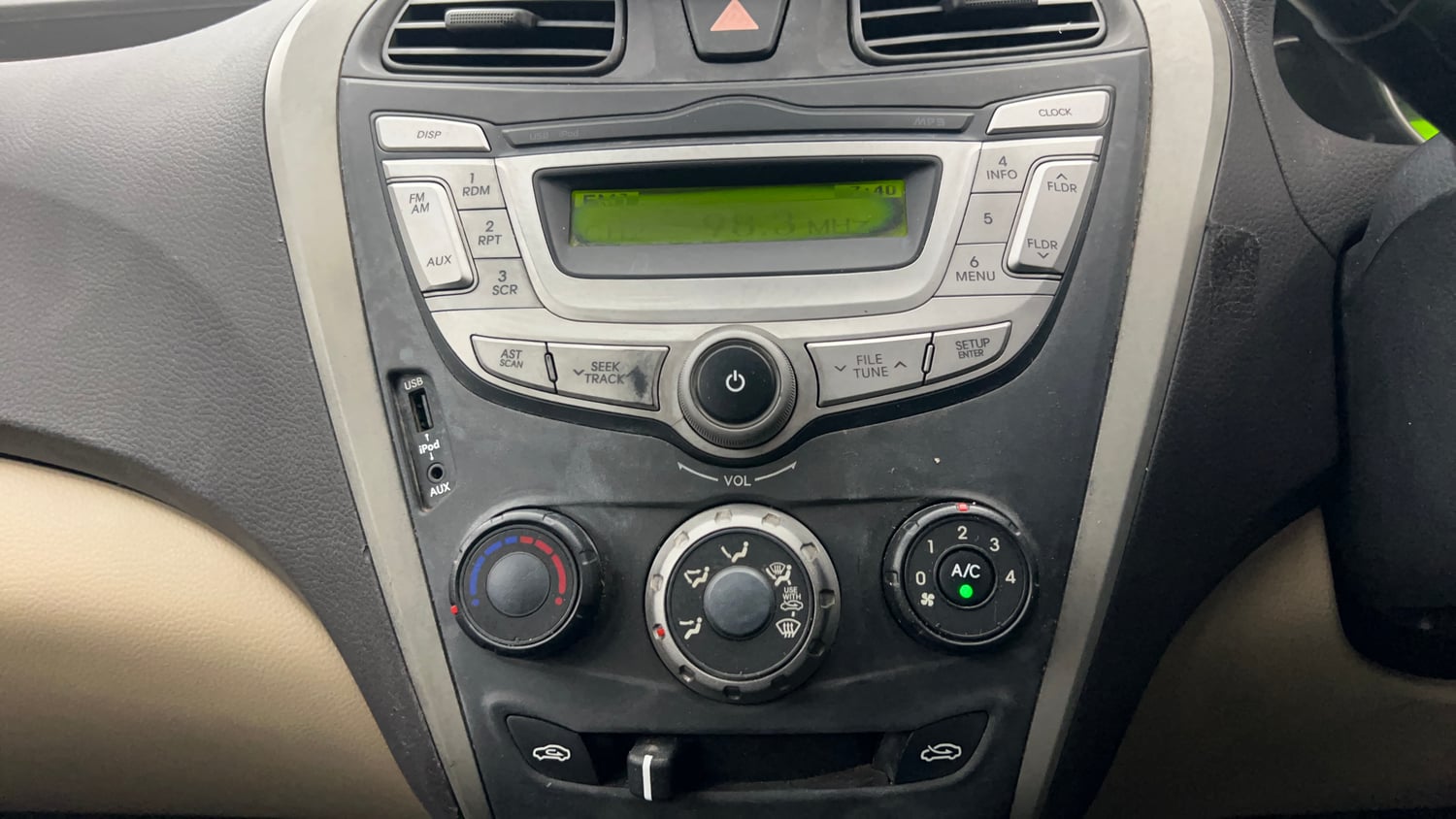 Used 2017 Hyundai Eon Sportz Petrol Manual interior MUSIC SYSTEM & AC CONTROL VIEW