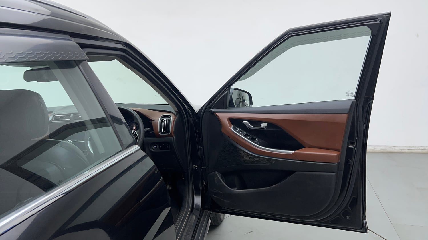 Used 2023 Hyundai Alcazar Prestige 7 STR 1.5 Diesel Diesel Manual interior RIGHT FRONT DOOR OPEN VIEW