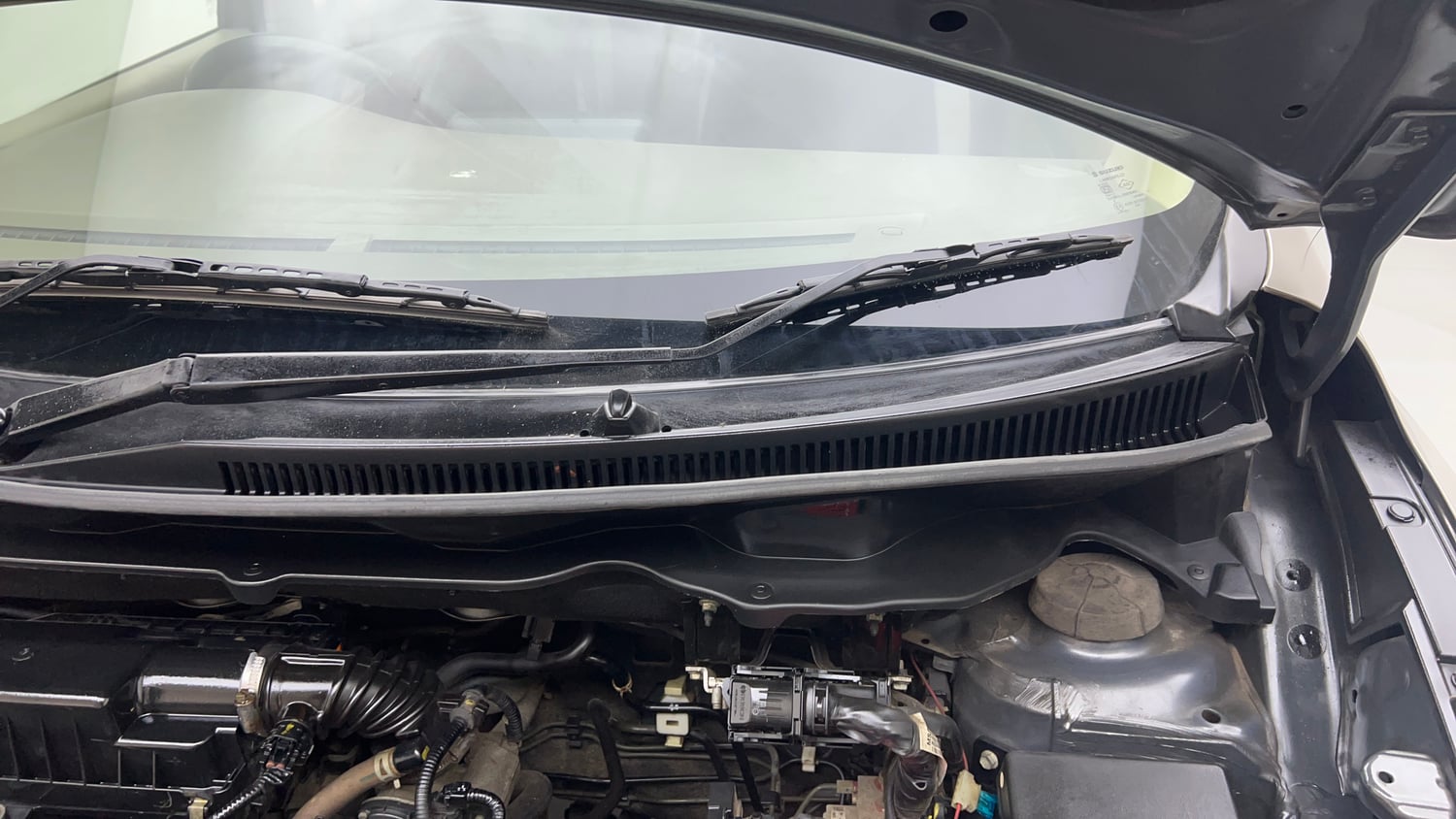 Used 2020 Maruti Suzuki New Ertiga VXi Petrol Manual engine ENGINE LEFT SIDE HINGE & APRON VIEW