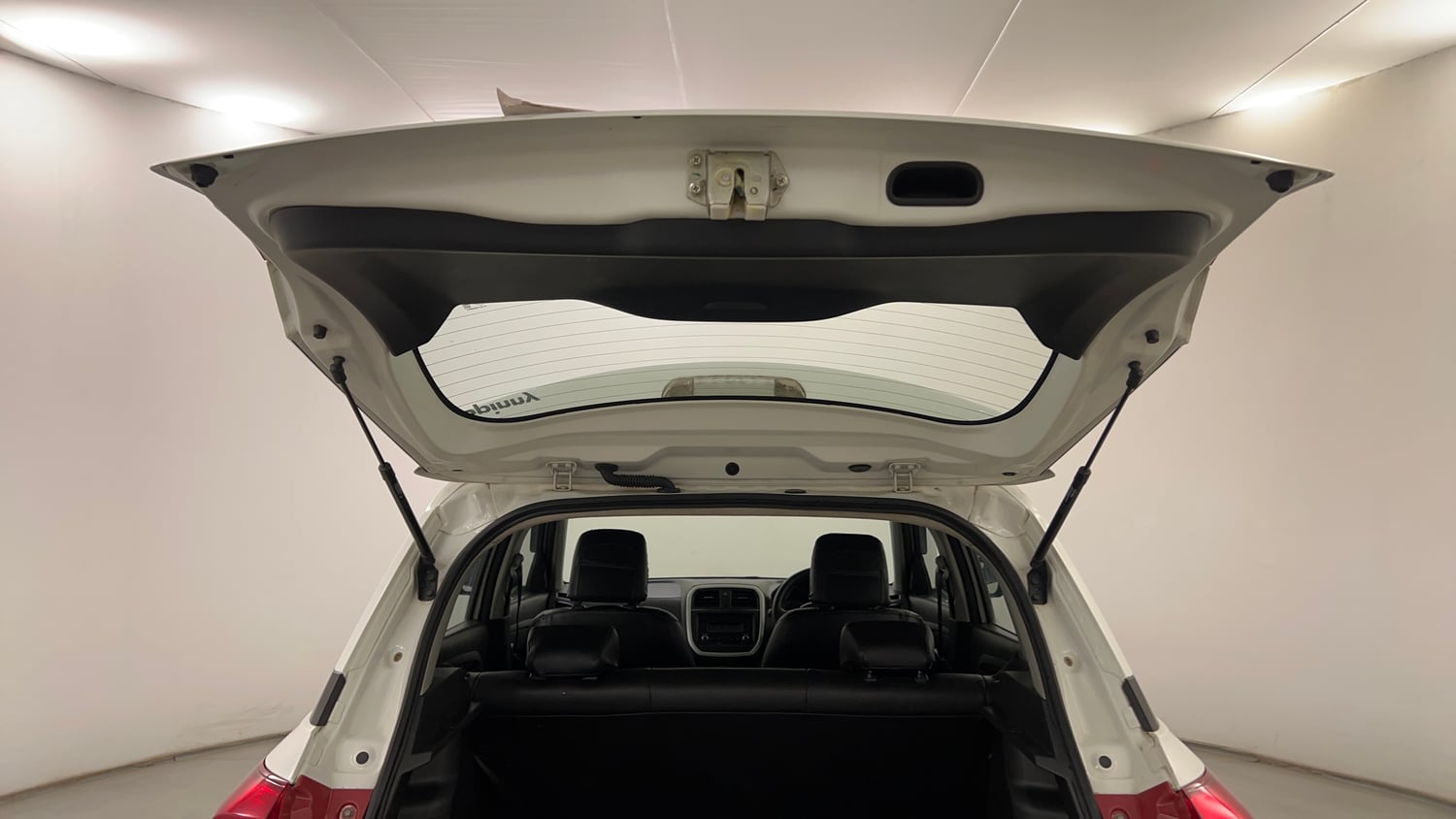 Used 2022 Maruti Suzuki Vitara Brezza VXi AT SHVS Petrol Automatic interior DICKY DOOR OPEN VIEW