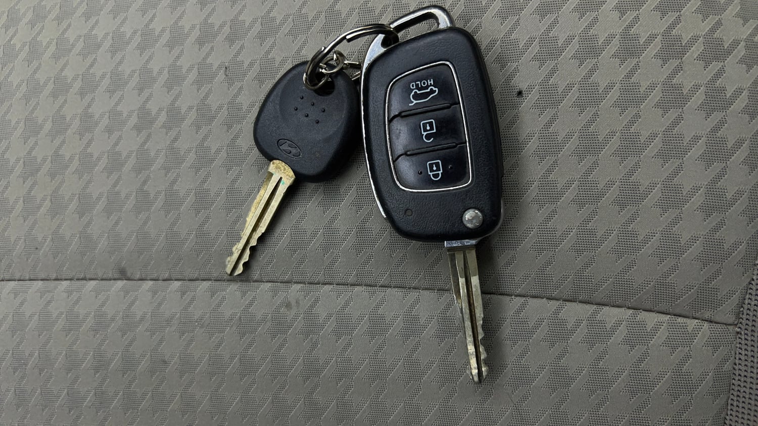 Used 2019 Hyundai Elite i20 Sportz Plus 1.2 CVT Petrol Automatic extra CAR KEY VIEW