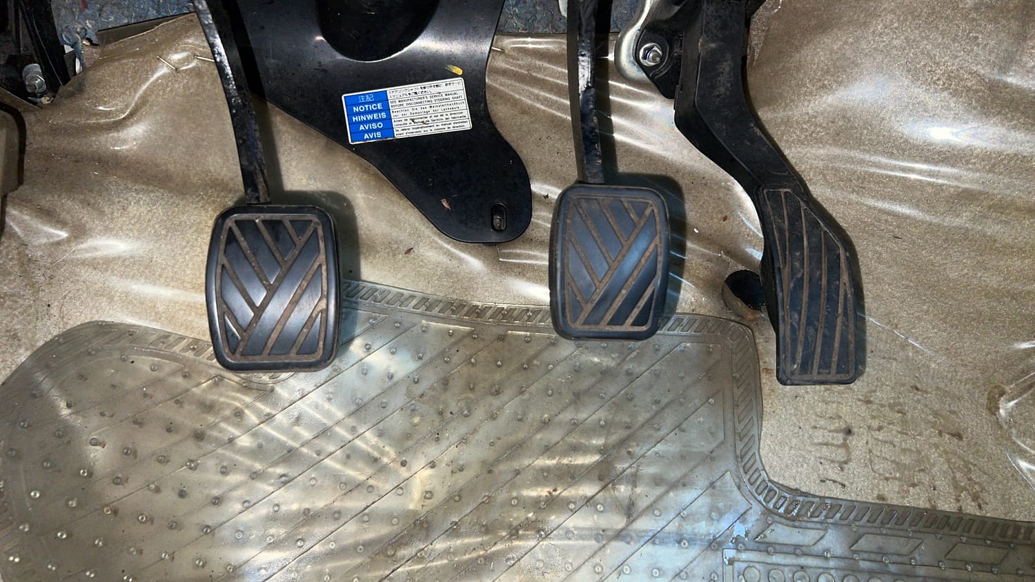 Used 2015 Maruti Suzuki Ertiga ZXi Petrol Manual interior PEDALS VIEW