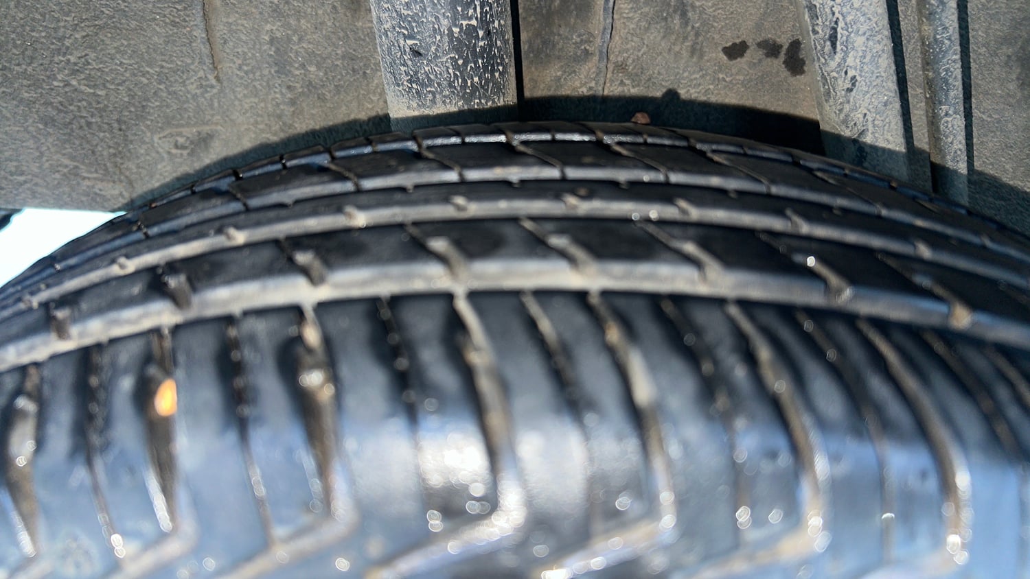 Used 2018 Renault Kwid CLIMBER 1.0 AMT Petrol Automatic tyres RIGHT REAR TYRE TREAD VIEW