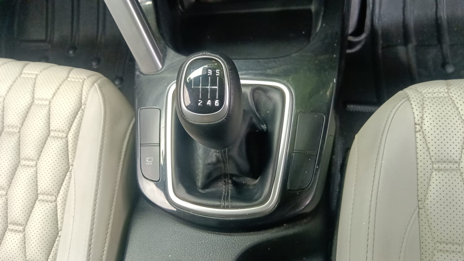 Used 2021 Kia Seltos HTX 1.5 Petrol Manual interior GEAR  KNOB VIEW