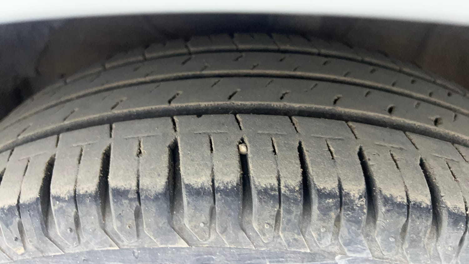 Used 2024 Maruti Suzuki Swift ZXi Petrol Manual tyres LEFT FRONT TYRE TREAD VIEW