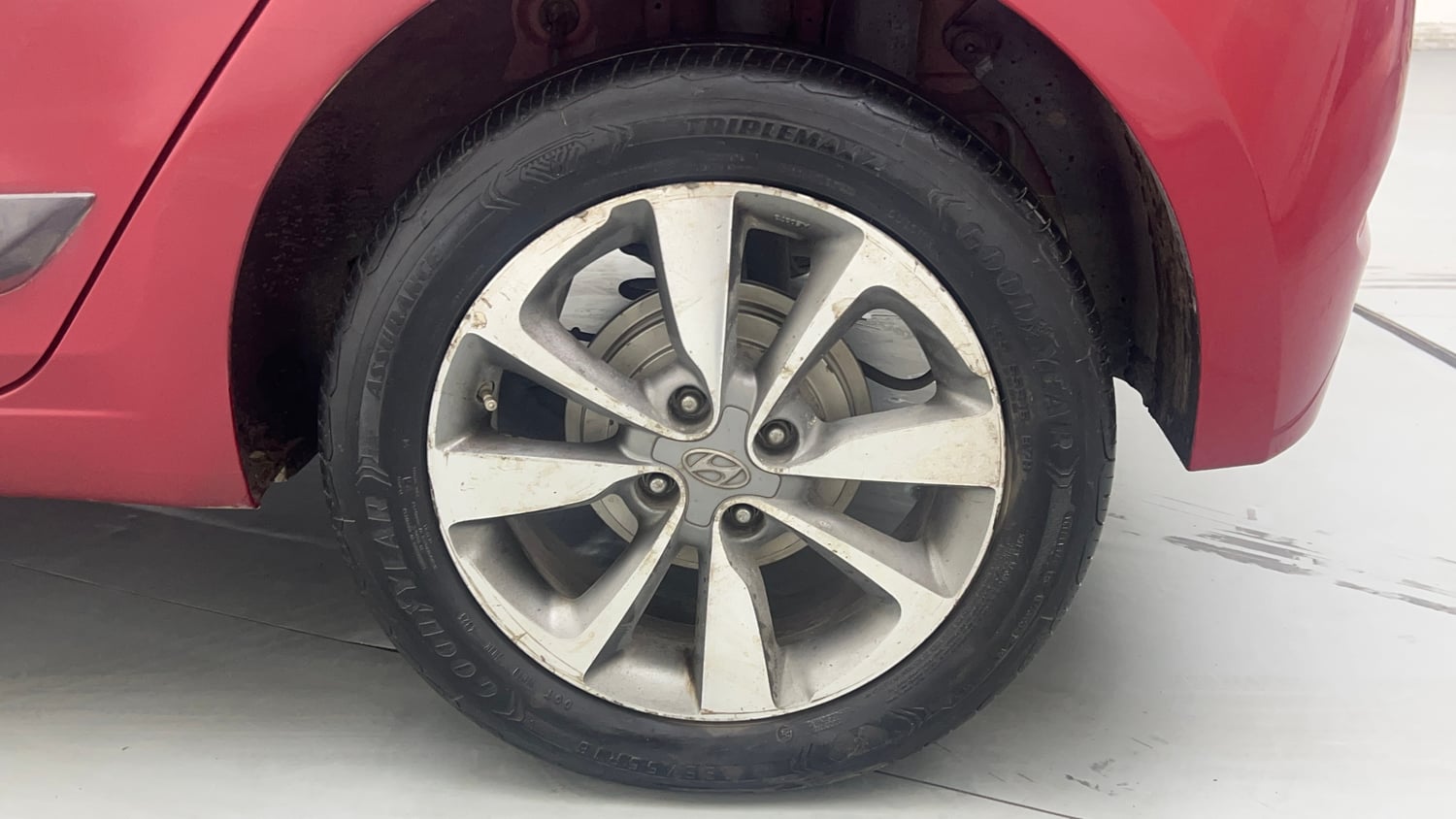 Used 2016 Hyundai Elite i20 Asta 1.2 Petrol Manual tyres LEFT REAR TYRE RIM VIEW