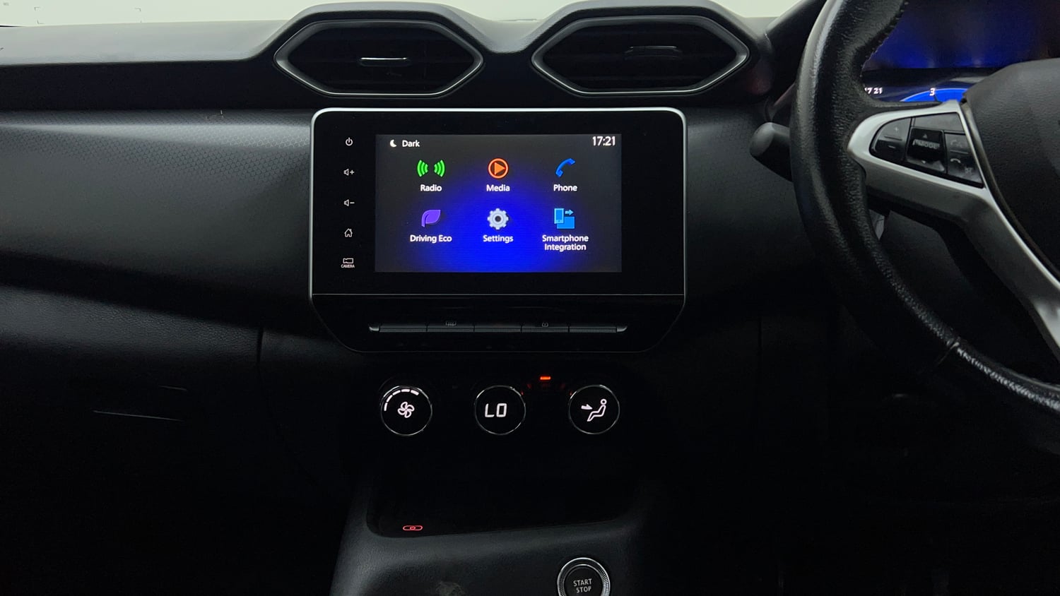Used 2021 Nissan Magnite XV Premium Petrol Manual interior MUSIC SYSTEM & AC CONTROL VIEW