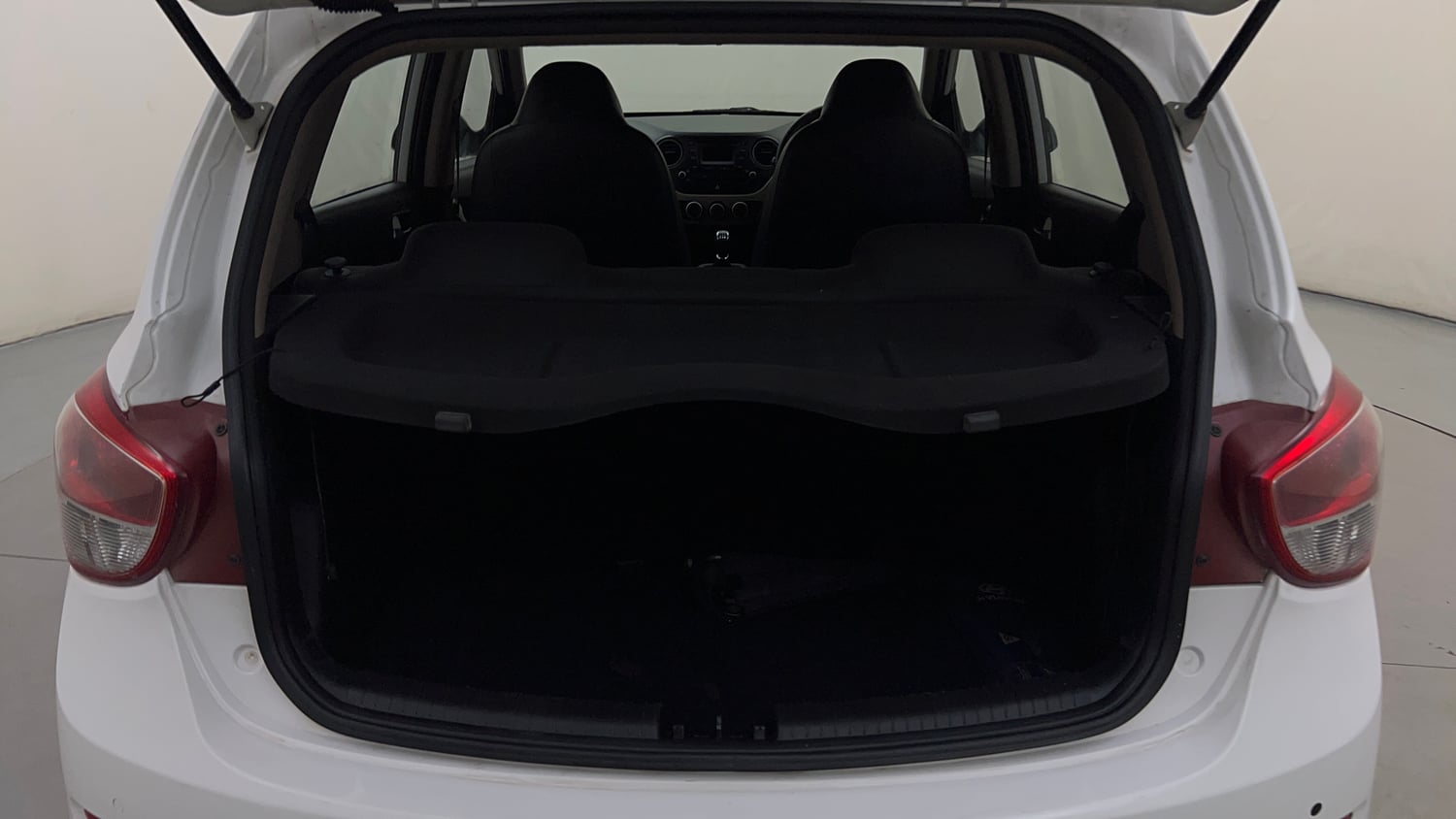 Used 2016 Hyundai Grand i10 Sportz 1.2 Kappa VTVT Petrol Manual interior DICKY INSIDE VIEW
