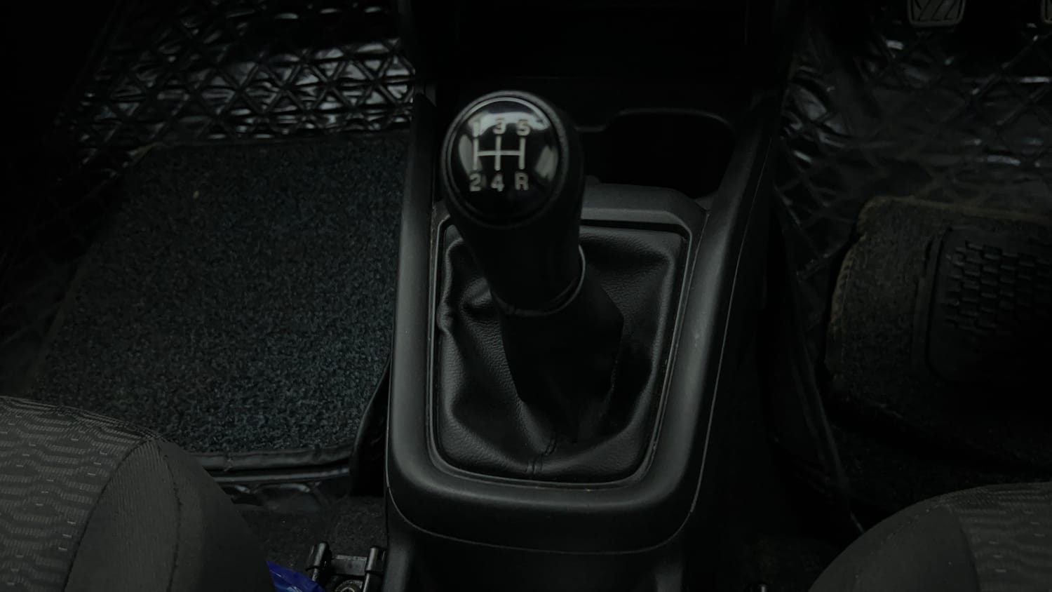 Used 2025 Maruti Suzuki Swift VXi Petrol Manual interior GEAR  KNOB VIEW