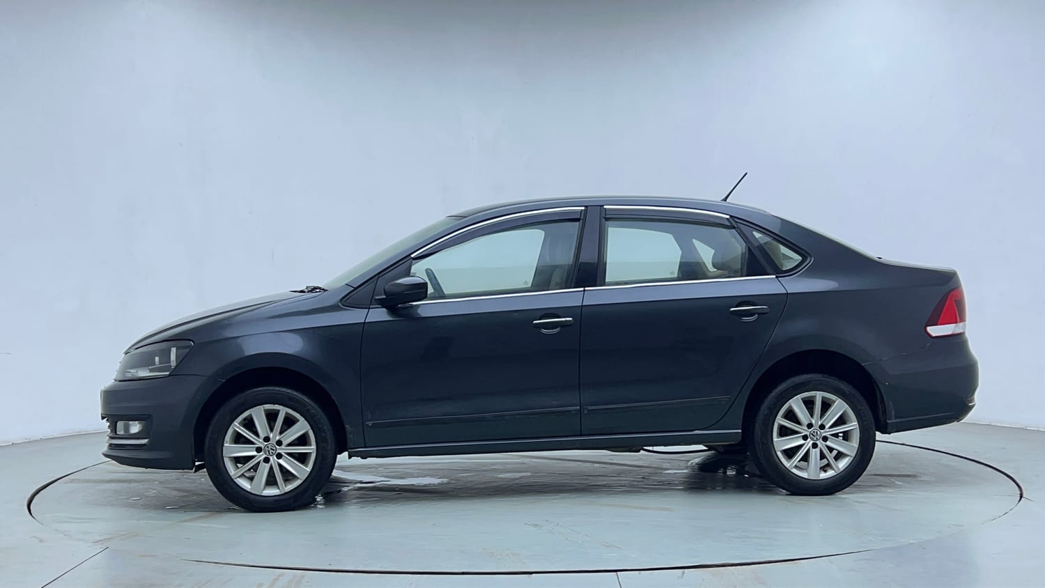 Used 2016 Volkswagen Vento Highline Petrol AT Petrol Automatic exterior LEFT SIDE VIEW