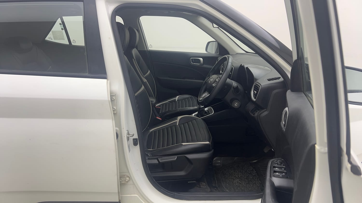 Used 2020 hyundai Venue SX 1.0 Turbo Petrol Petrol Manual interior RIGHT SIDE FRONT DOOR CABIN VIEW