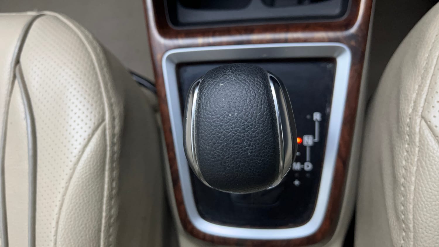 Used 2018 Maruti Suzuki Dzire ZXi Plus AMT Petrol Automatic interior GEAR  KNOB VIEW
