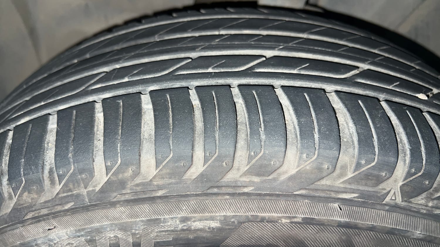 Used 2020 Jeep Compass Sport Plus 1.4 Petrol Petrol Manual tyres LEFT FRONT TYRE TREAD VIEW