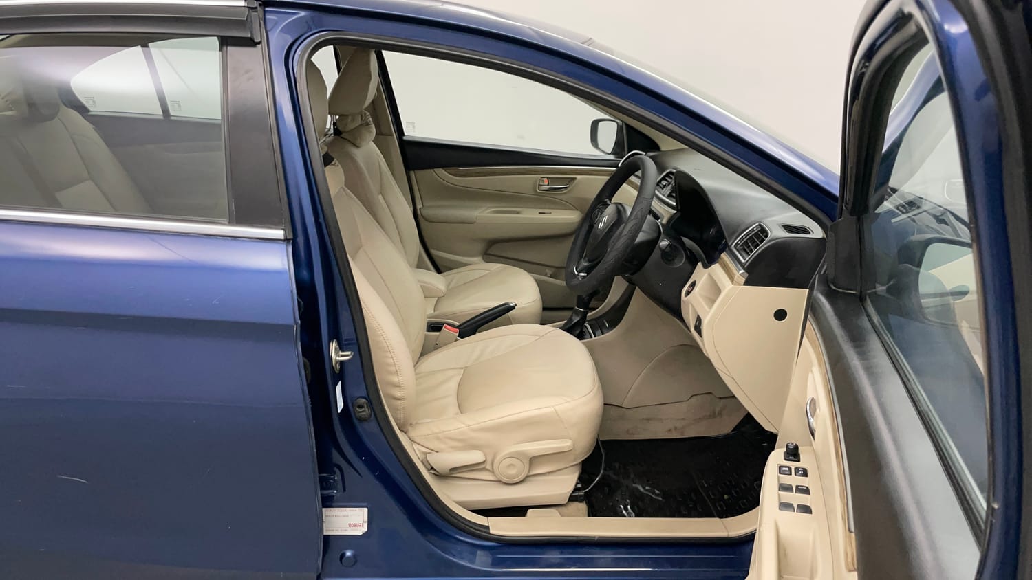 Used 2018 Maruti Suzuki Ciaz Alpha Hybrid 1.5 AT Petrol Automatic interior RIGHT SIDE FRONT DOOR CABIN VIEW