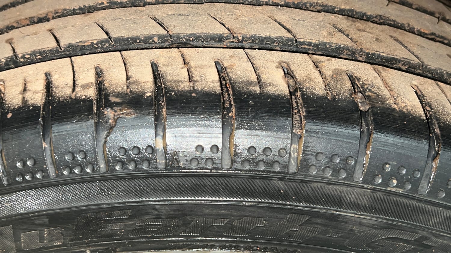 Used 2022 Volkswagen Taigun Topline 1.0 TSI MT Petrol Manual tyres RIGHT REAR TYRE TREAD VIEW