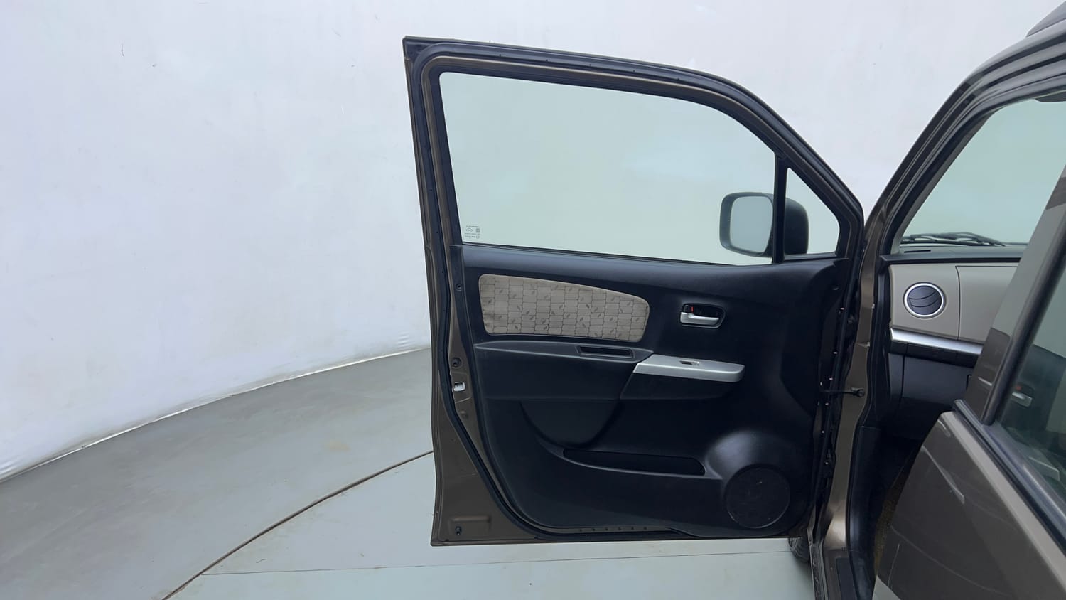 Used 2013 Maruti Suzuki Wagon R VXI Petrol Manual interior LEFT FRONT DOOR OPEN VIEW