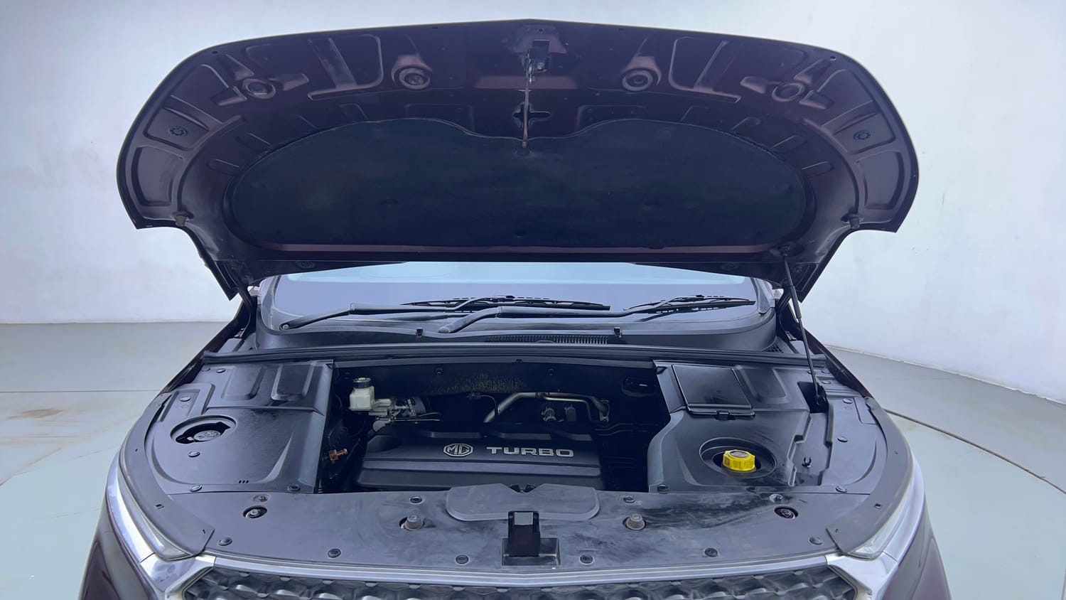 Used 2020 MG Motors Hector Sharp 1.5 DCT Petrol Petrol Automatic engine ENGINE & BONNET OPEN FRONT VIEW