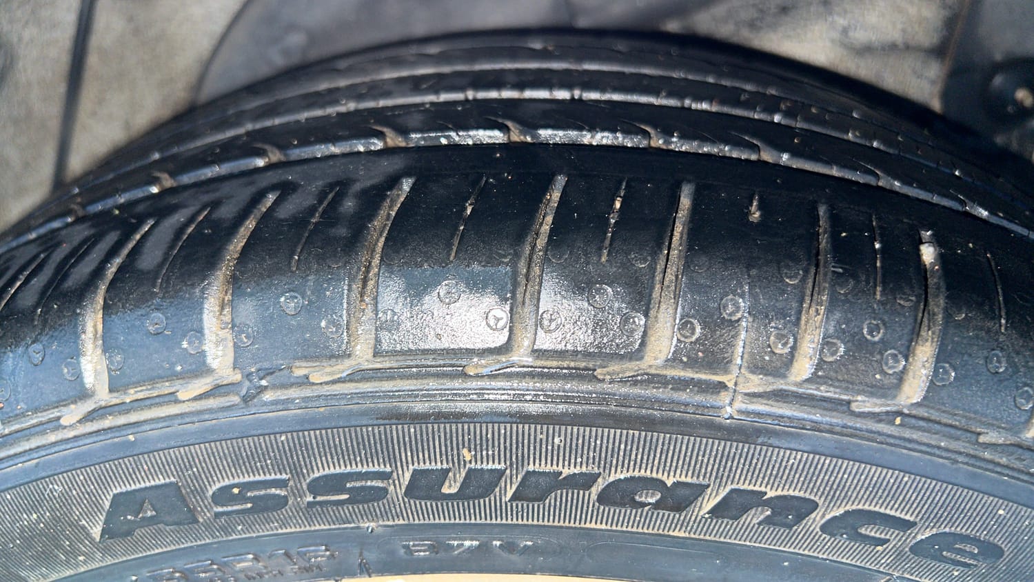Used 2013 Hyundai Verna Fluidic 1.6 VTVT SX AT Petrol Automatic tyres LEFT REAR TYRE TREAD VIEW