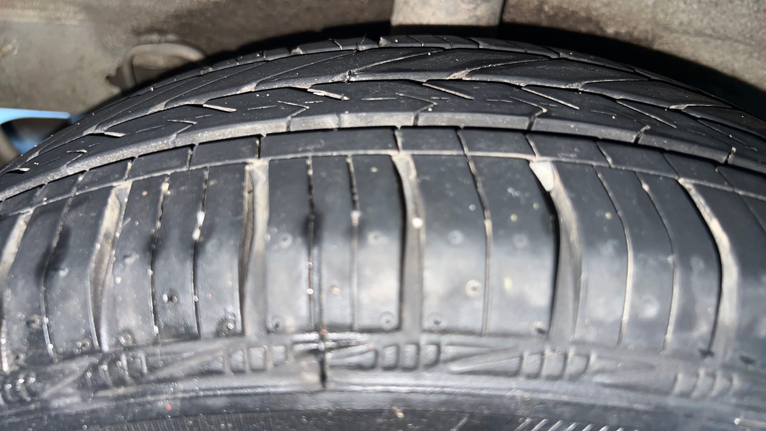 Used 2017 Hyundai Grand i10 Magna AT 1.2 Kappa VTVT Petrol Automatic tyres RIGHT REAR TYRE TREAD VIEW