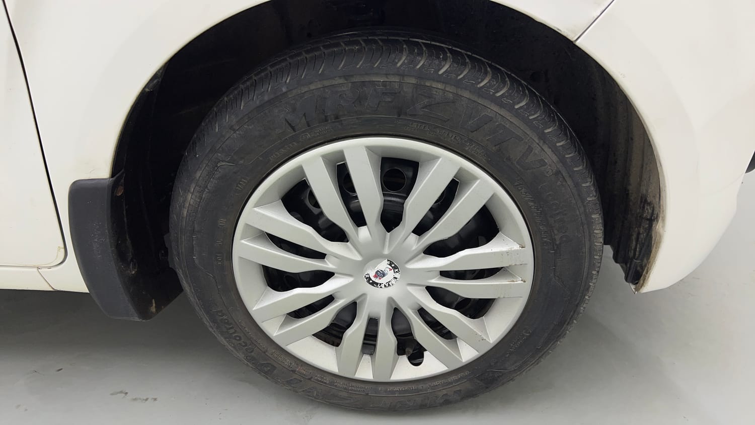 Used 2024 Maruti Suzuki Wagon R VXI 1.0 Petrol Manual tyres RIGHT FRONT TYRE RIM VIEW