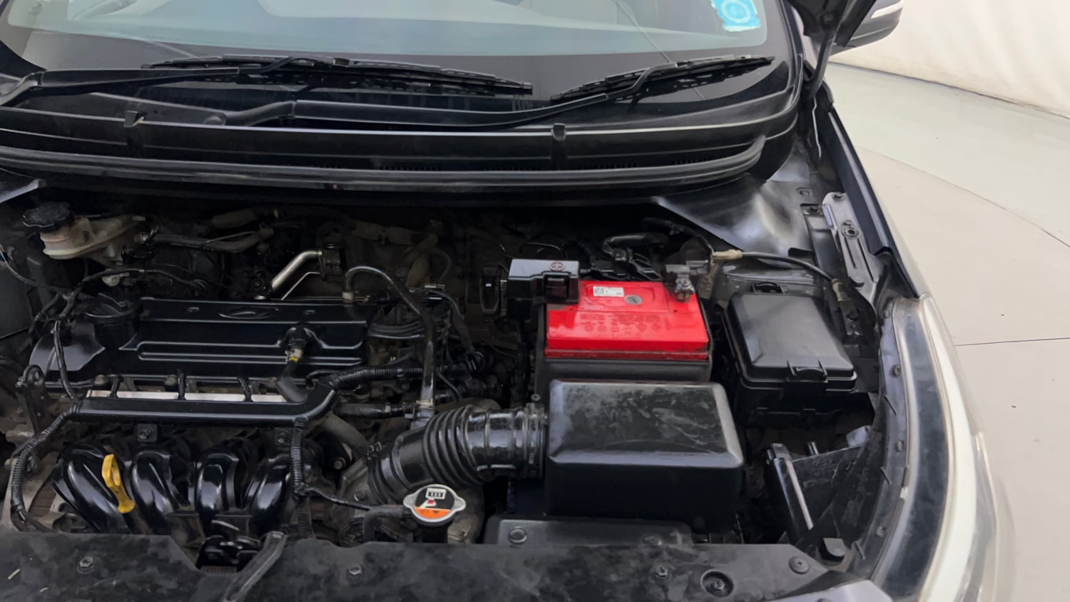 Used 2015 Hyundai Elite i20 Asta 1.2 Petrol Manual engine ENGINE LEFT SIDE HINGE & APRON VIEW