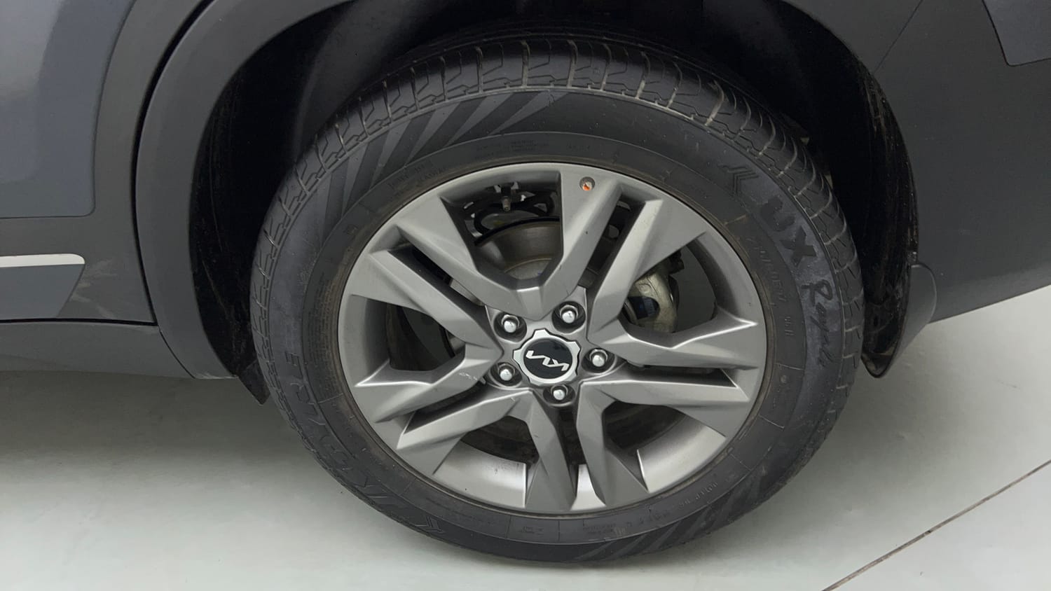 Used 2021 kia Seltos HTX 1.5 IVT Petrol Automatic tyres LEFT REAR TYRE RIM VIEW