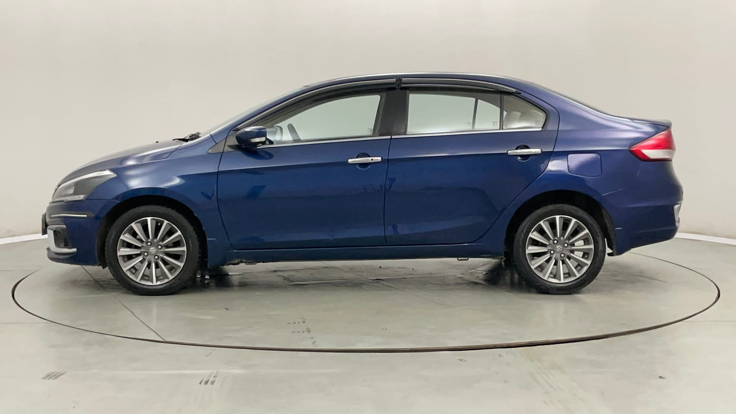 Used 2018 Maruti Suzuki Ciaz Alpha Hybrid 1.5 AT Petrol Automatic exterior LEFT SIDE VIEW