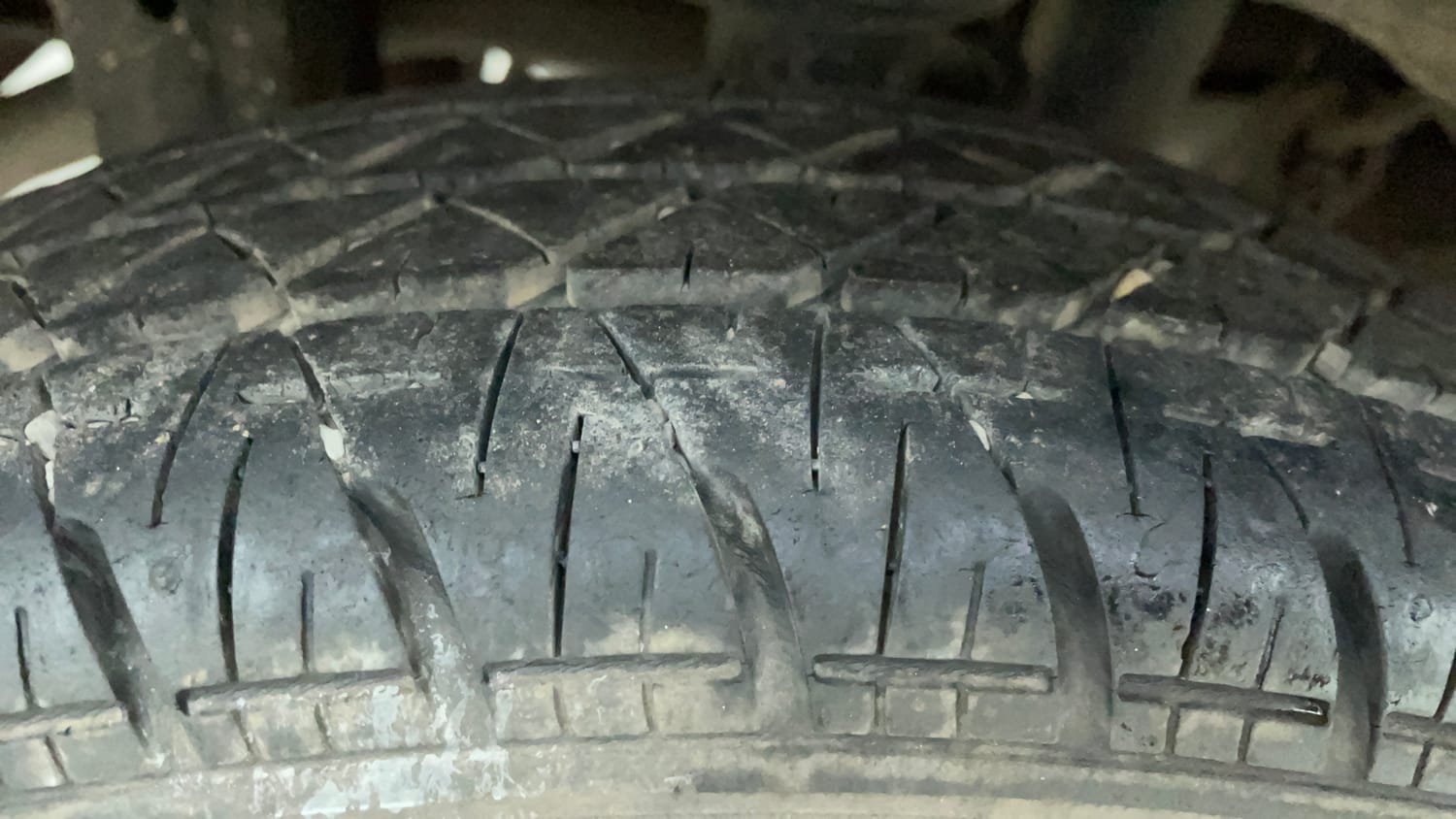 Used 2017 Maruti Suzuki Alto 800 LXi Petrol Manual tyres RIGHT REAR TYRE TREAD VIEW