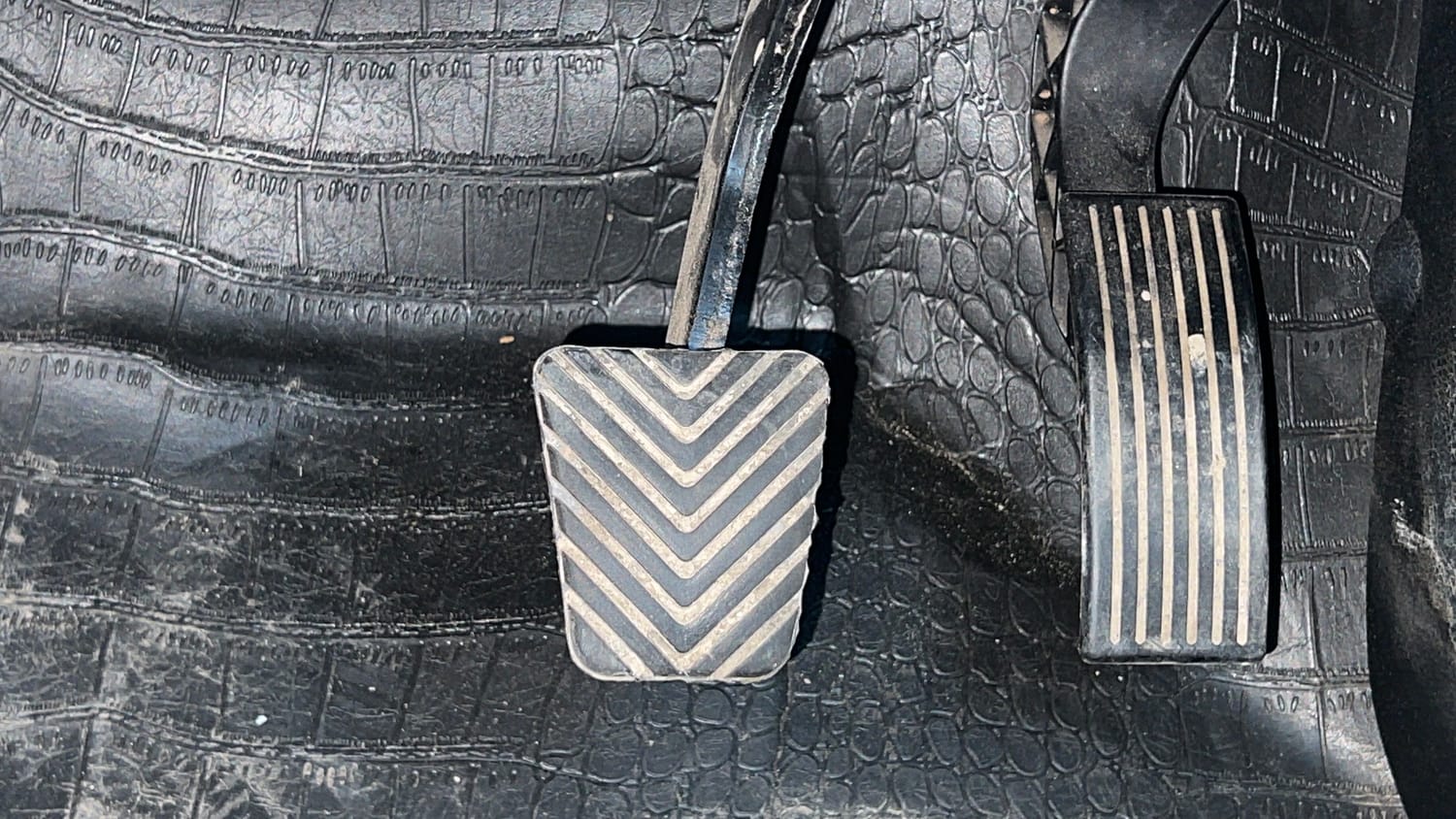 Used 2020 Kia Sonet HTX 1.0 iMT Petrol Manual interior PEDALS VIEW