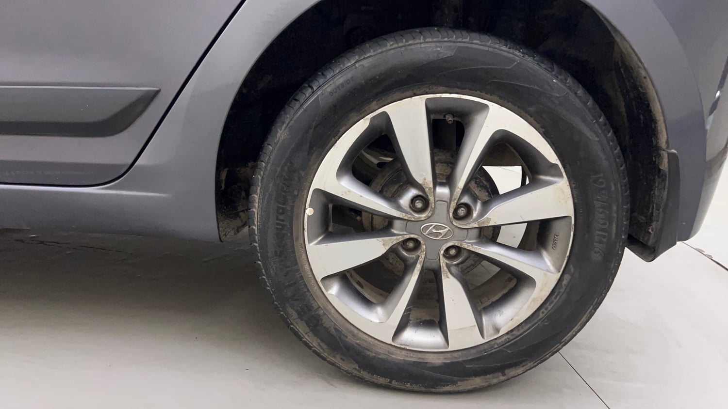 Used 2015 Hyundai Elite i20 Asta 1.2 Petrol Manual tyres LEFT REAR TYRE RIM VIEW