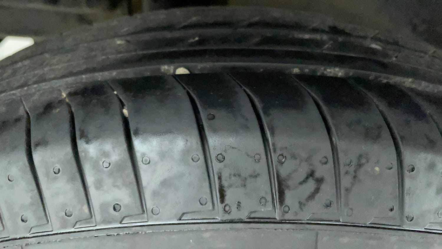 Used 2014 Maruti Suzuki Swift VXi Petrol Manual tyres RIGHT REAR TYRE TREAD VIEW