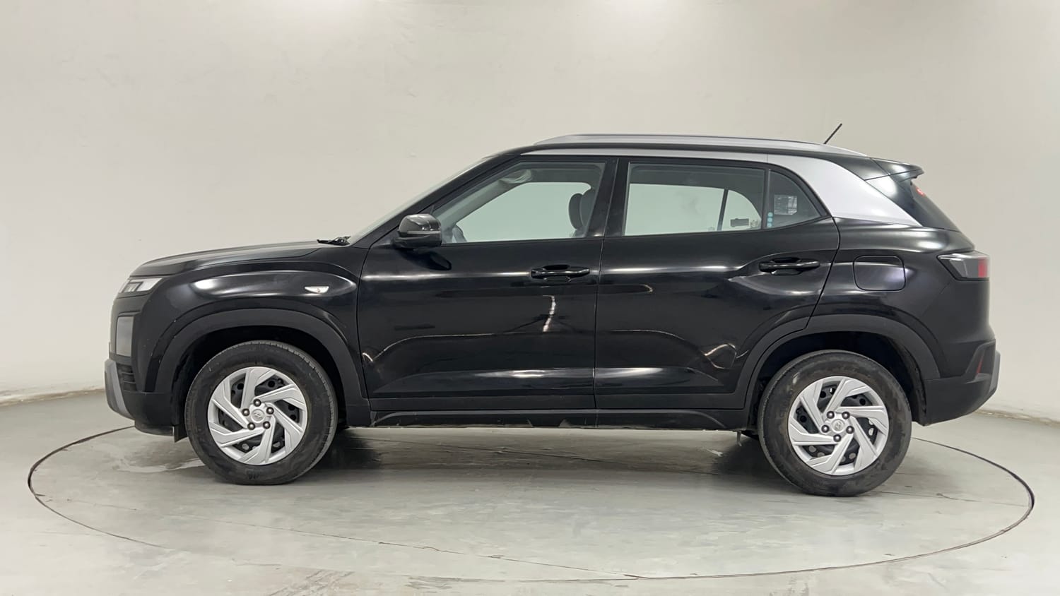 Used 2024 Hyundai Creta 1.5 MPi Petrol MT E Petrol Manual exterior LEFT SIDE VIEW