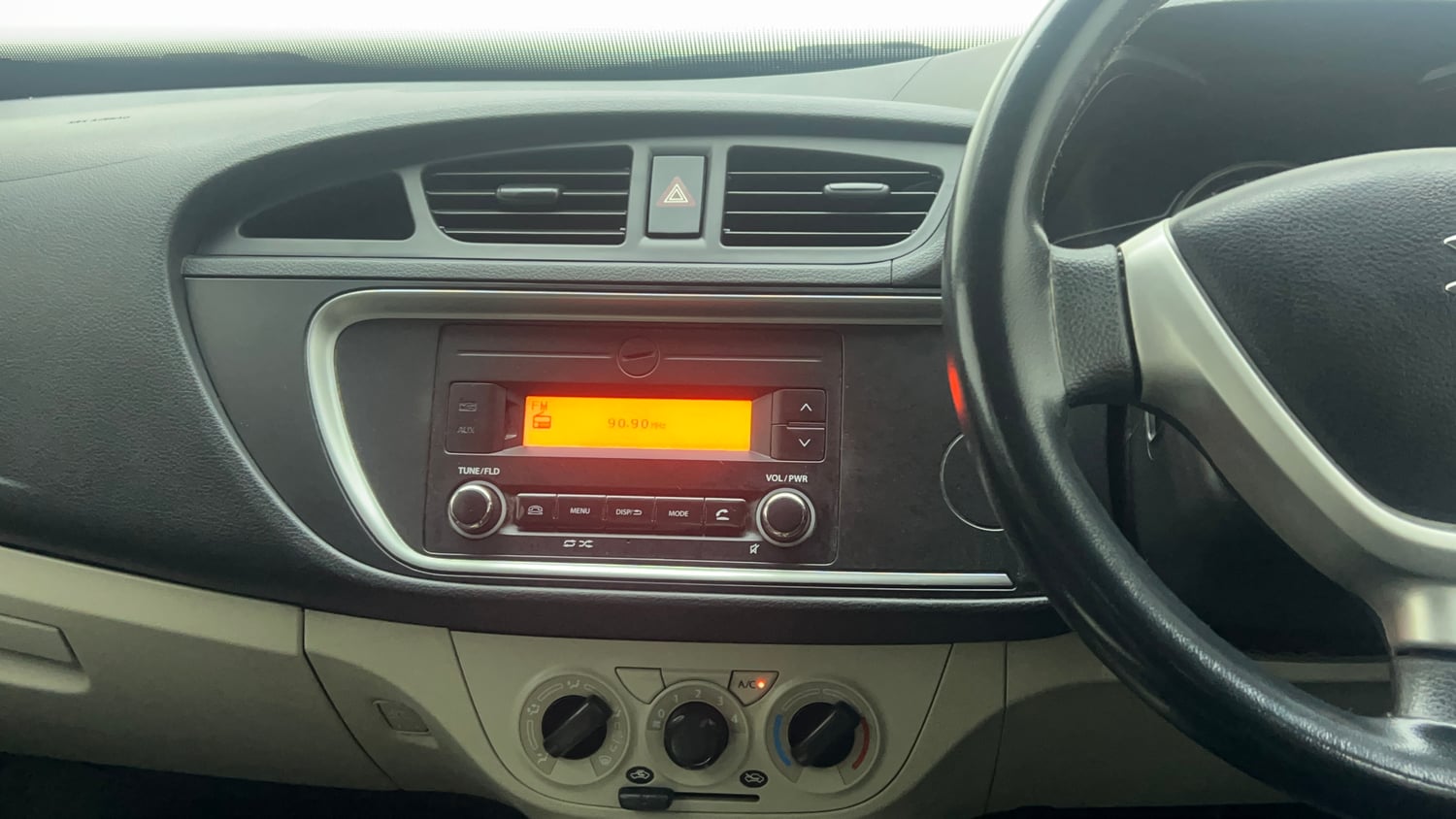 Used 2021 Maruti Suzuki Alto 800 VXi Petrol Manual top_features Integrated (in-dash) music system
