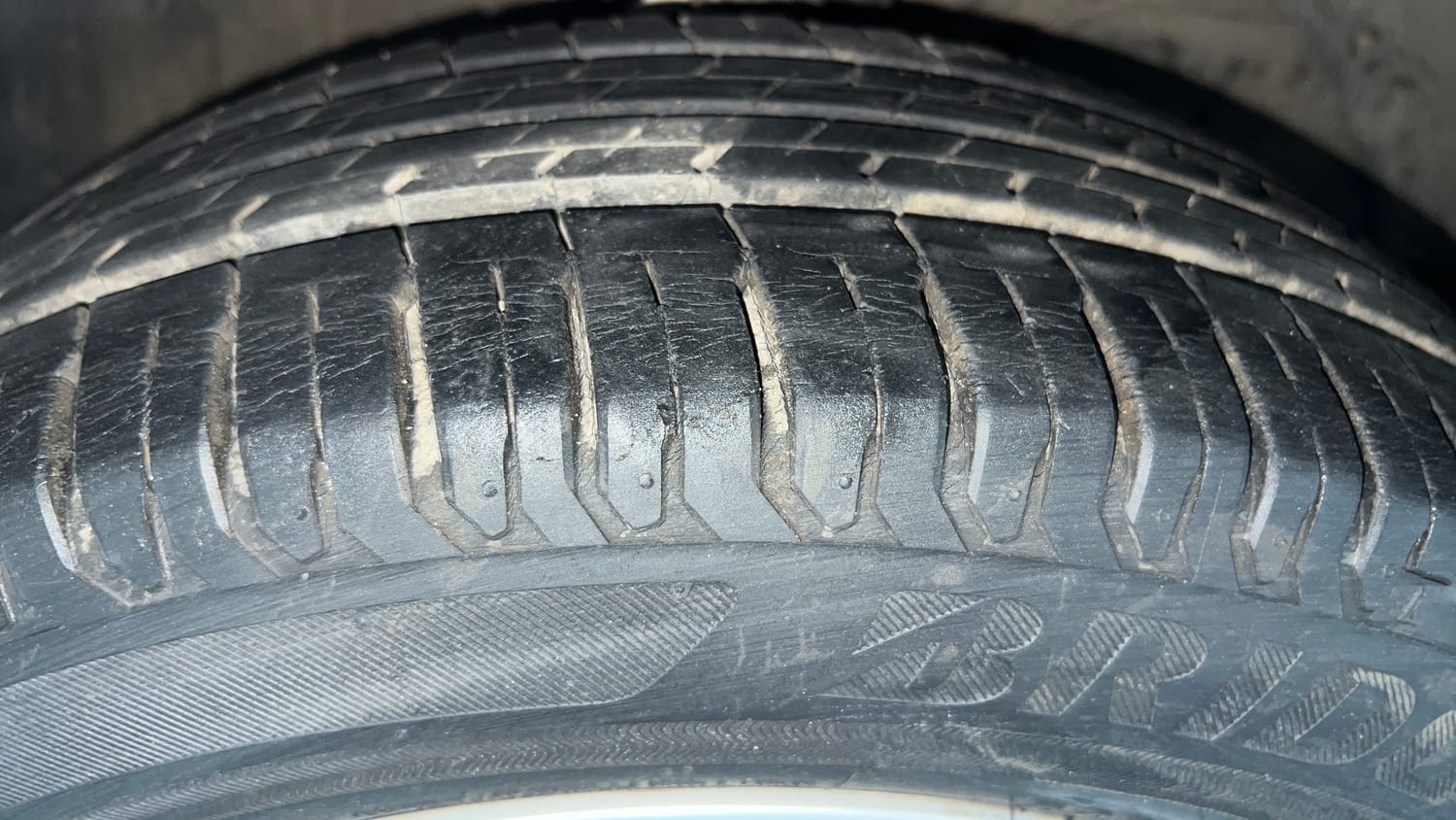 Used 2018 Maruti Suzuki New Ertiga ZXi AT Petrol Automatic tyres RIGHT FRONT TYRE TREAD VIEW