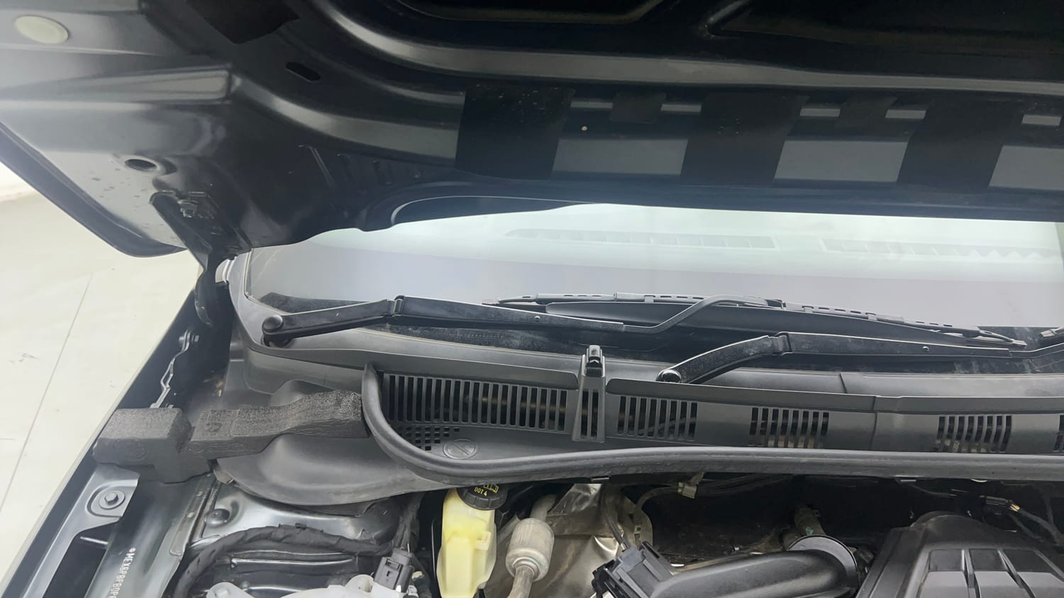 Used 2023 Skoda Slavia Style 1.0L TSI MT Petrol Manual engine ENGINE RIGHT SIDE HINGE & APRON VIEW