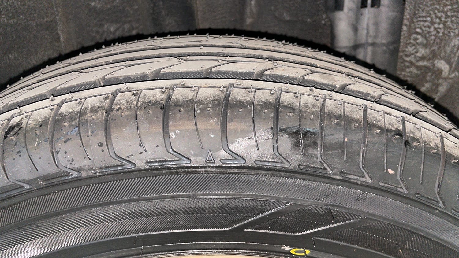 Used 2022 Renault Triber RXT EASY-R AMT Petrol Automatic tyres RIGHT REAR TYRE TREAD VIEW