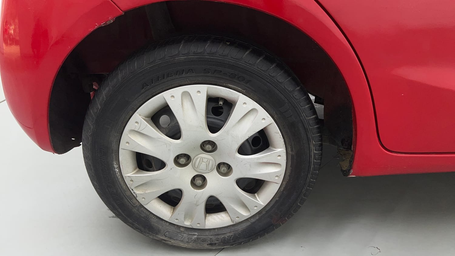 Used 2013 Honda Brio S MT Petrol Manual tyres RIGHT REAR TYRE RIM VIEW