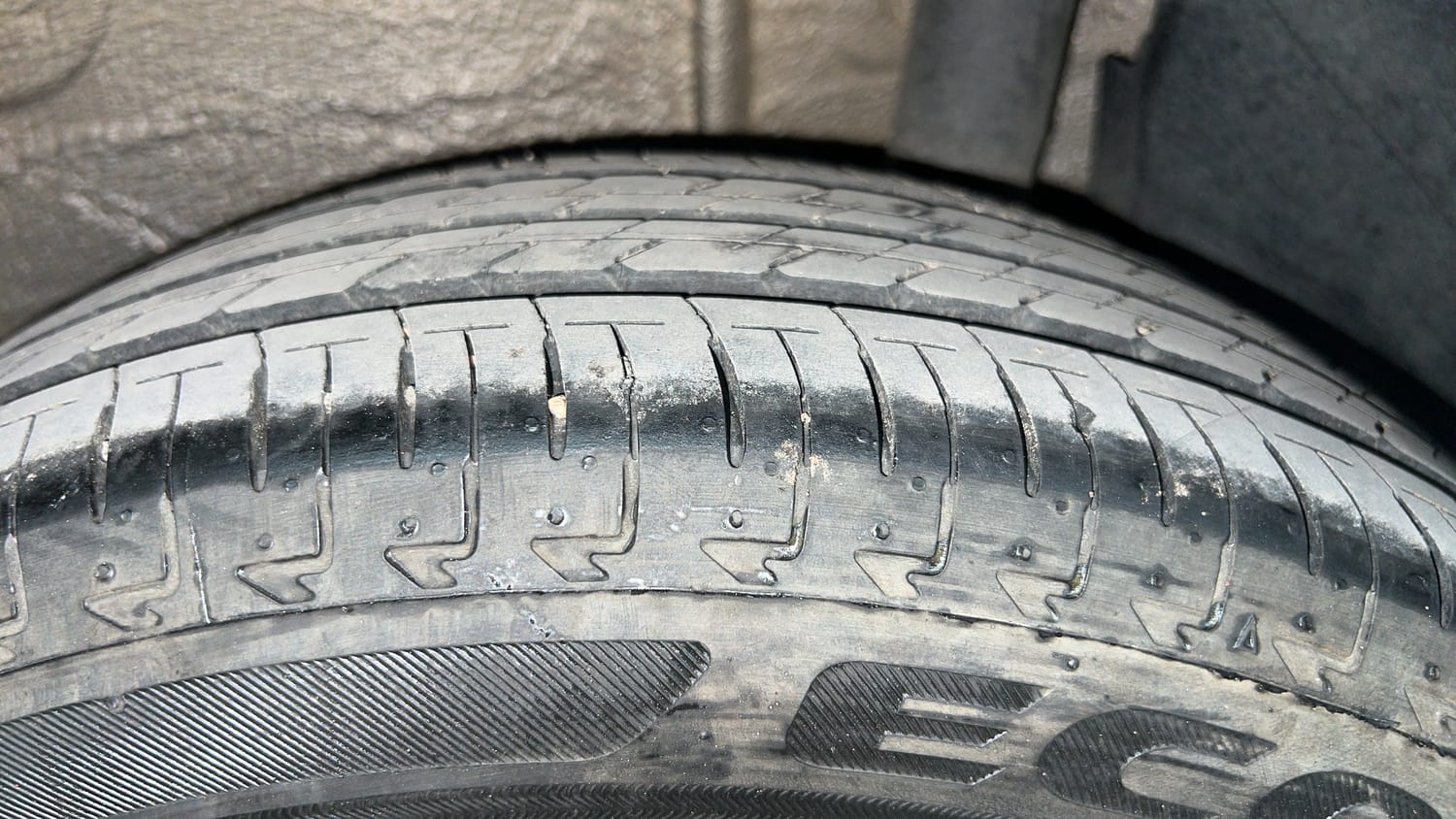 Used 2023 Maruti Suzuki Ignis Zeta 1.2 MT Petrol Manual tyres LEFT REAR TYRE TREAD VIEW